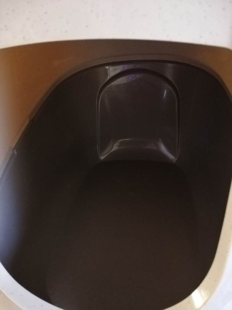 Hooded cat litter box