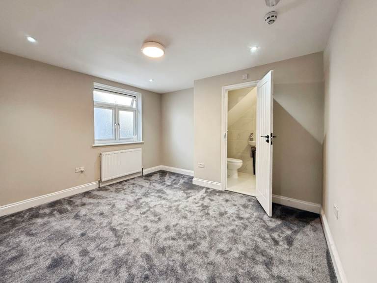 8 BEDROOM BUNGALOW TO RENT 