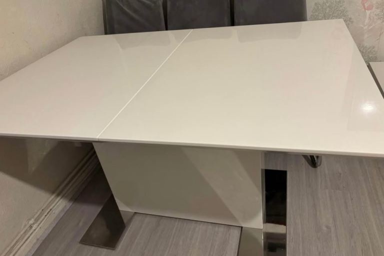 Gloss dining table 