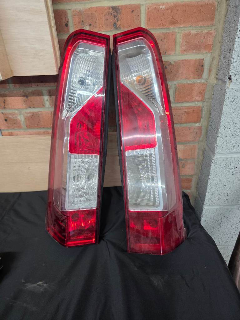 Renault master 2.3 rear lights