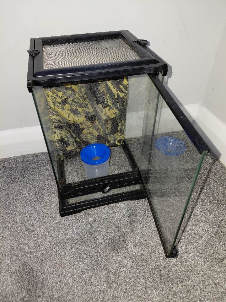 Small reptile house for small repitles or stick insects 