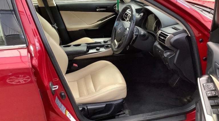  Lexus IS 2.5 300h Executive Edition Saloon 4dr Petrol Hybrid E-CVT Euro 5 (s/s) (223 Petrol/Elec...