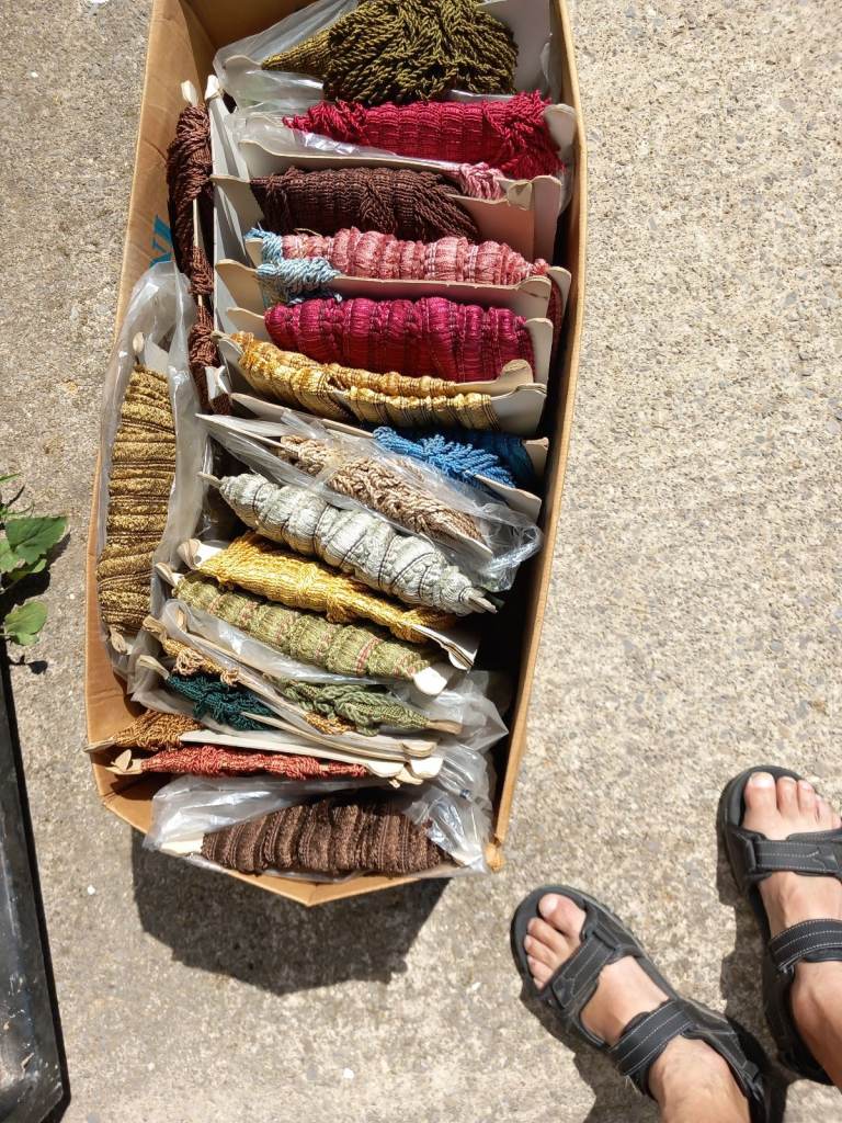 UPHOLSTERY BRUSH FRINGE/RUCHE & Tassels