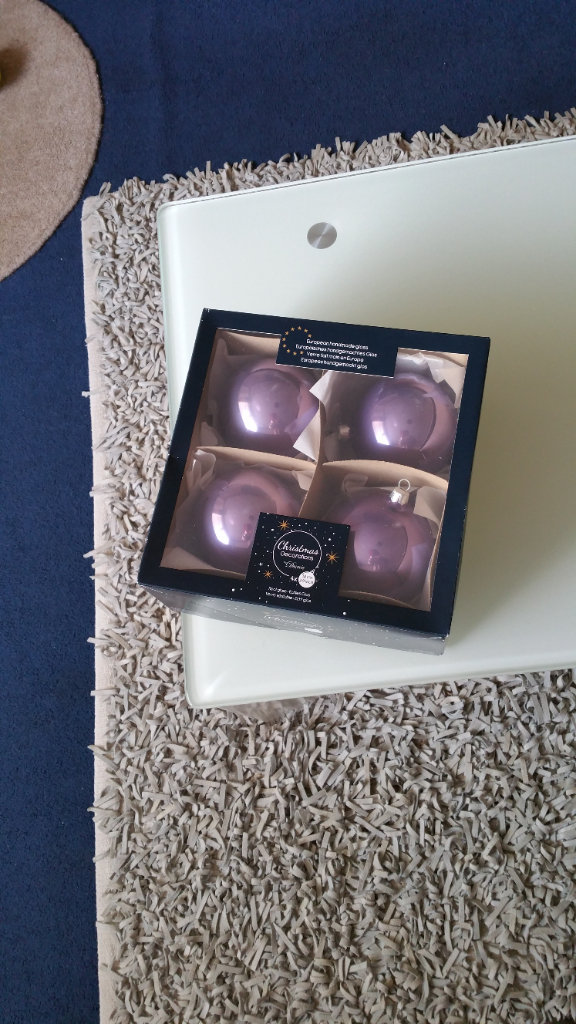 Xmas baubles-purple
