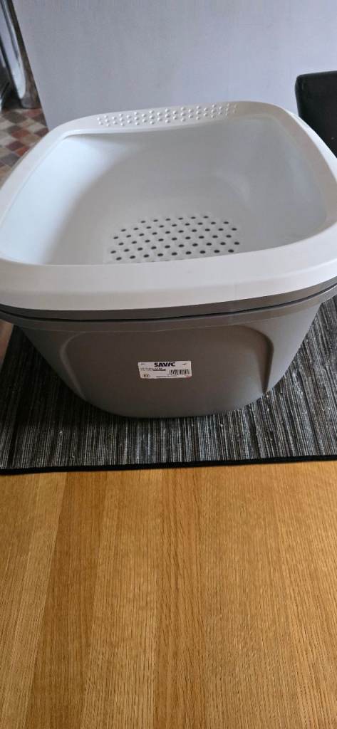 Savic cat litter tray