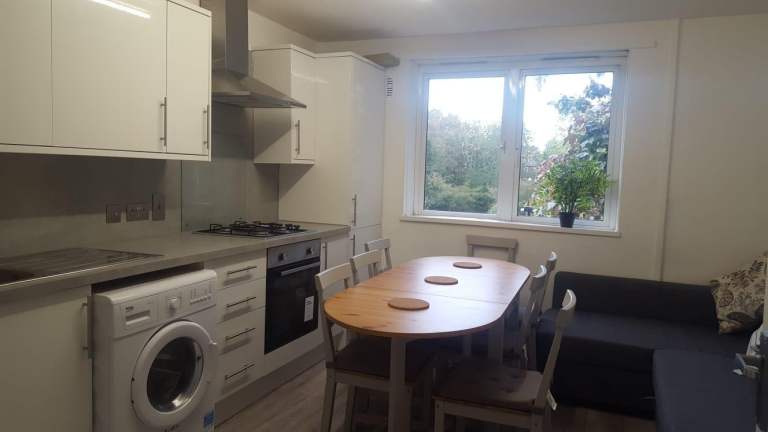 Massive, bright 3 double bedroom flat, located Bow Road - E3