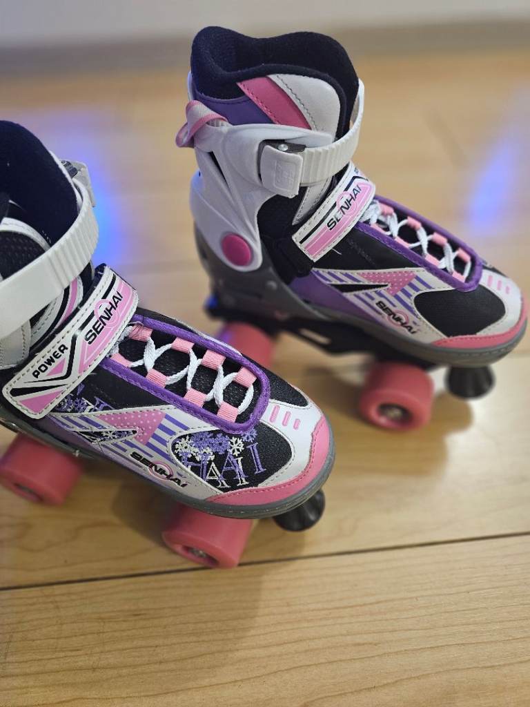 Senhai Adjustable Roller Skates. Size EU33-36, UK 1-3.