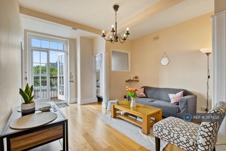 1 bedroom flat in Abbey House, London, NW8 (1 bed) (#2874221)