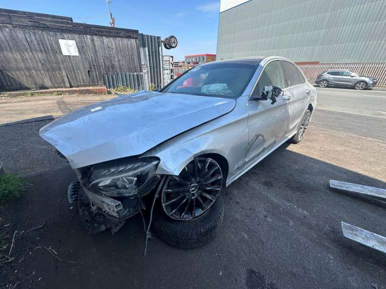 2015 MERCEDES BENZ C CLASS C250D AMG LINE PREMIUM  2.1 DIESLE  7 SPEED AUTO BREAKING FOR PARTS