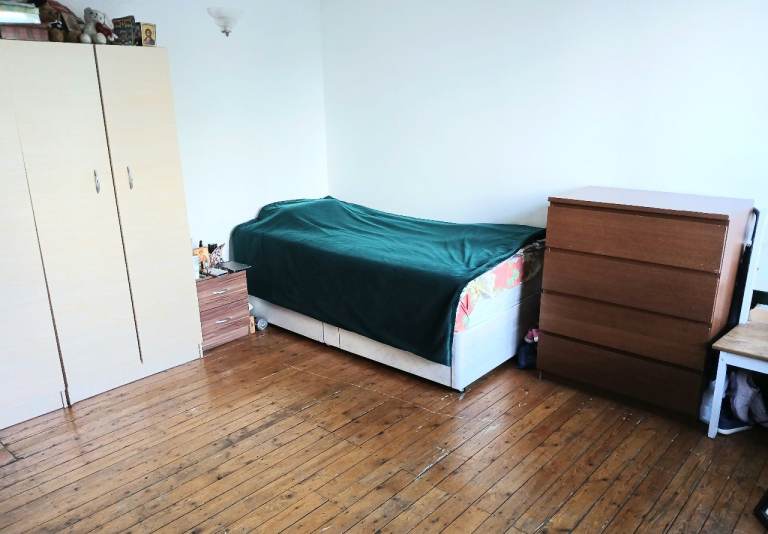 Rent out room to share