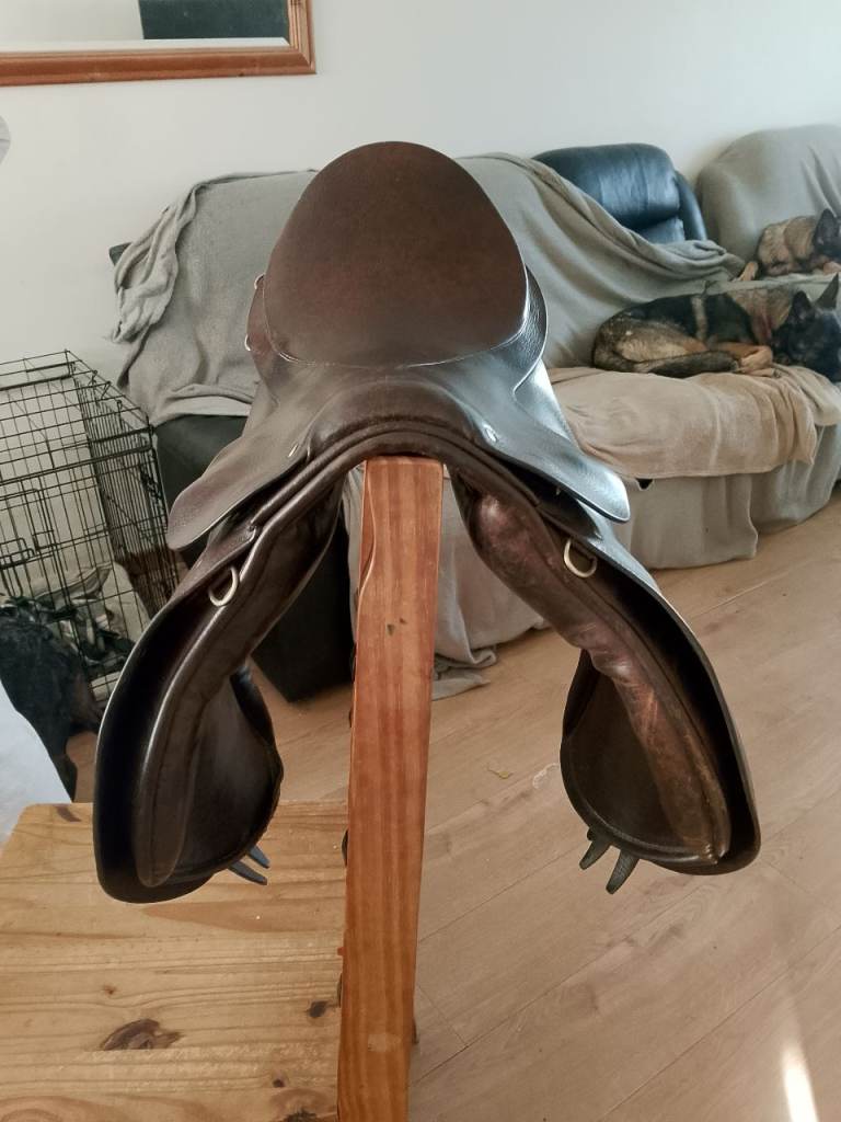 17 inch 9 inch dring to dring leather saddle 