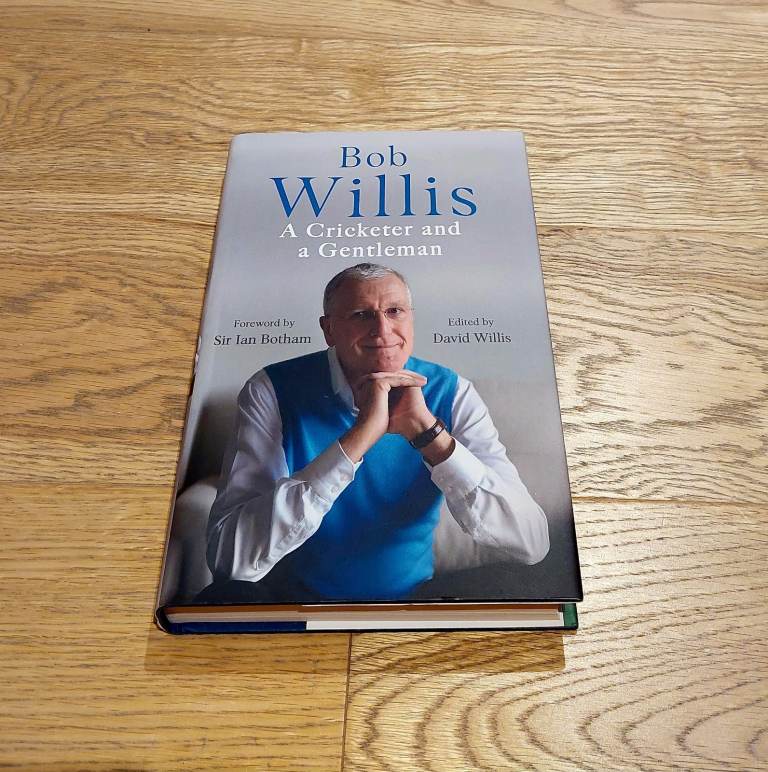 🏏 Cricket Bundle – 6-Piece Wicket Set + 14 Books (Some Brand New) 🏏