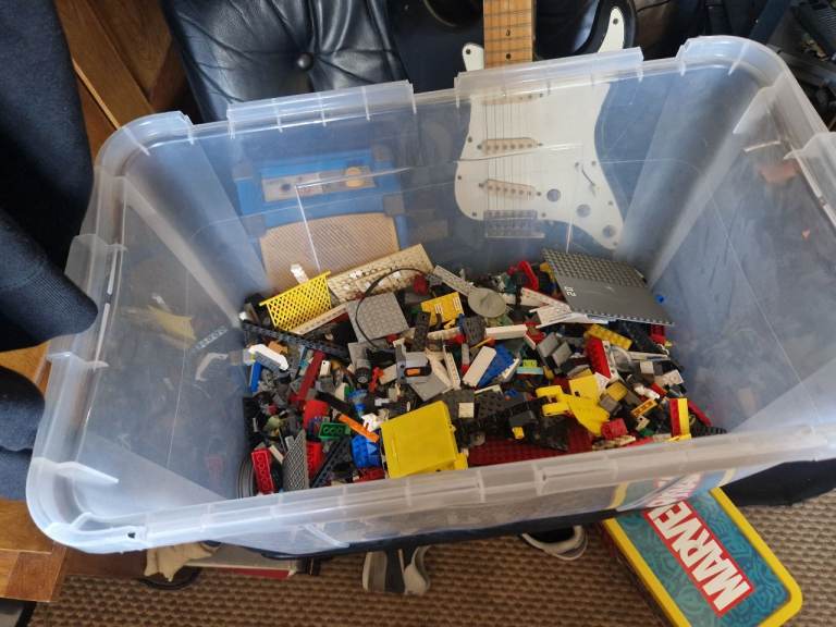 LEGO JOB LOT BROKEN SETS AND THOUSANDS OF PIECES LOOSE