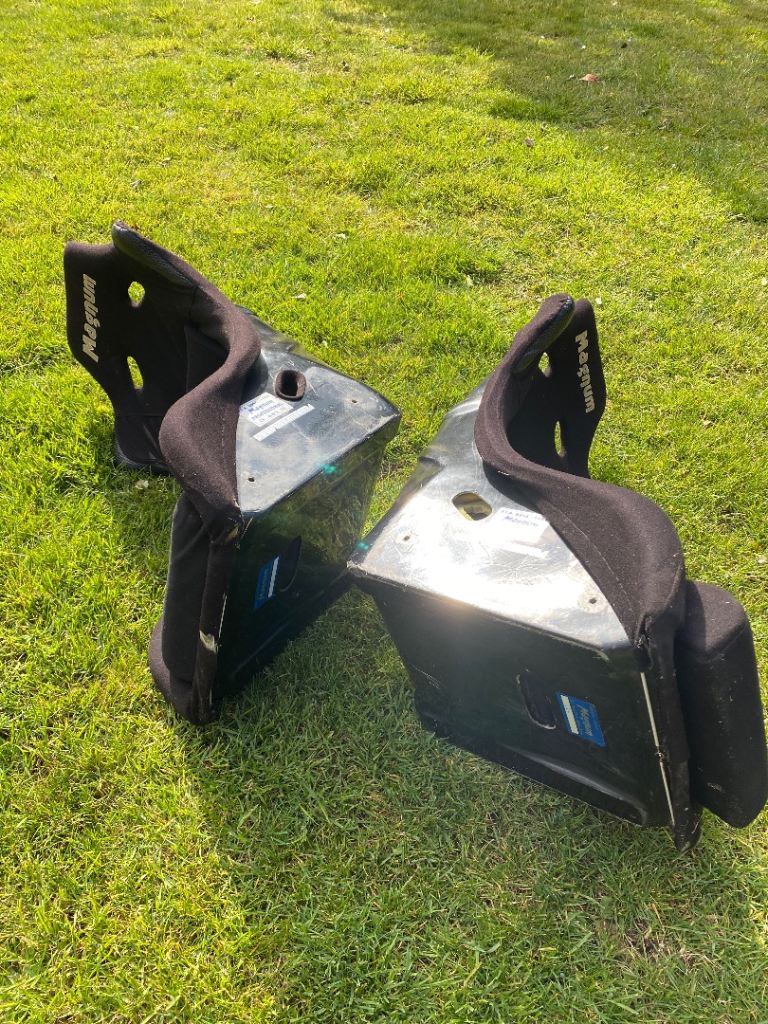 Rally bucket seats. 