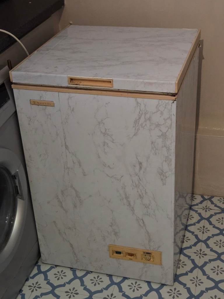 Freestanding Chest Freezer – White, Good Condition