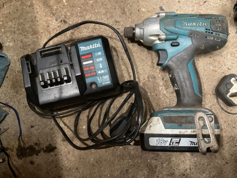 Makita DTD152 18V Impact Driver with Charger and Battery