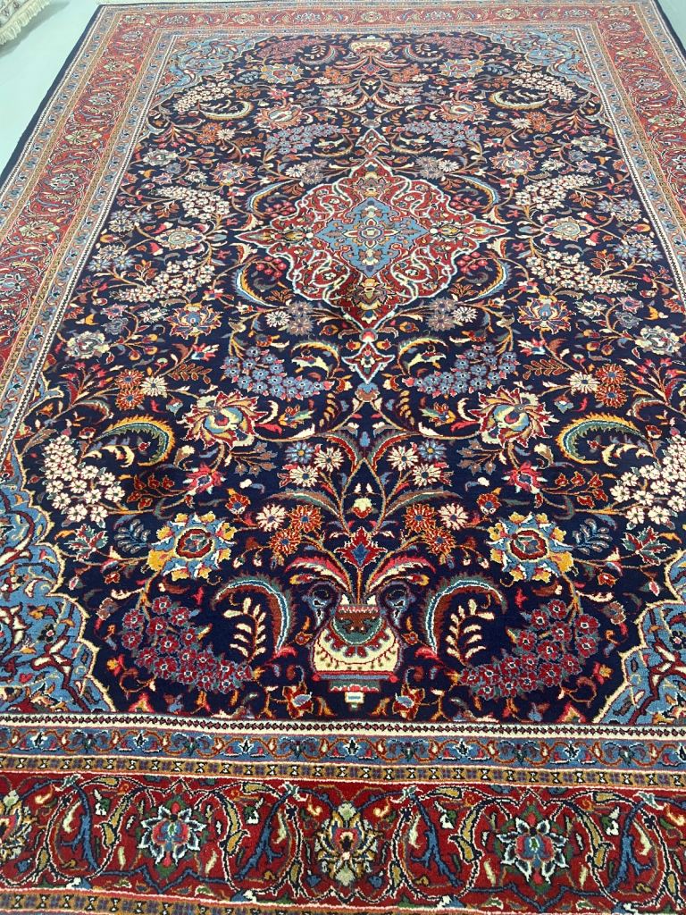 New Persian hand made rug 250x345cm