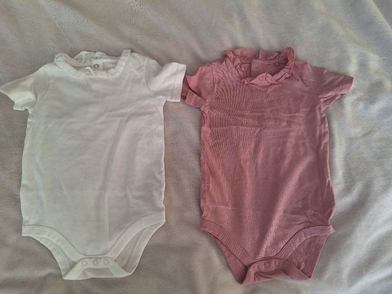 Set Of 2 Bodysuits Tu Size 12-18 Months 