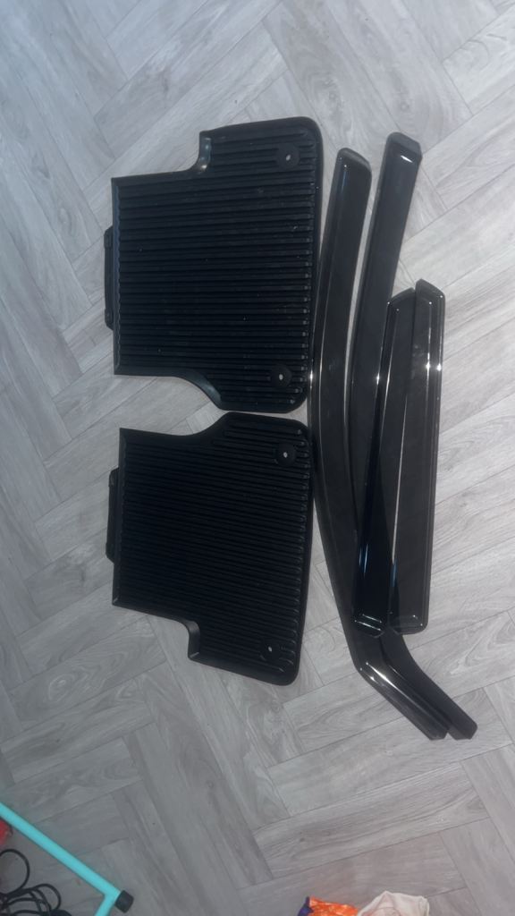 2015 Audi a6 wind deflectors and rear rubber mats 