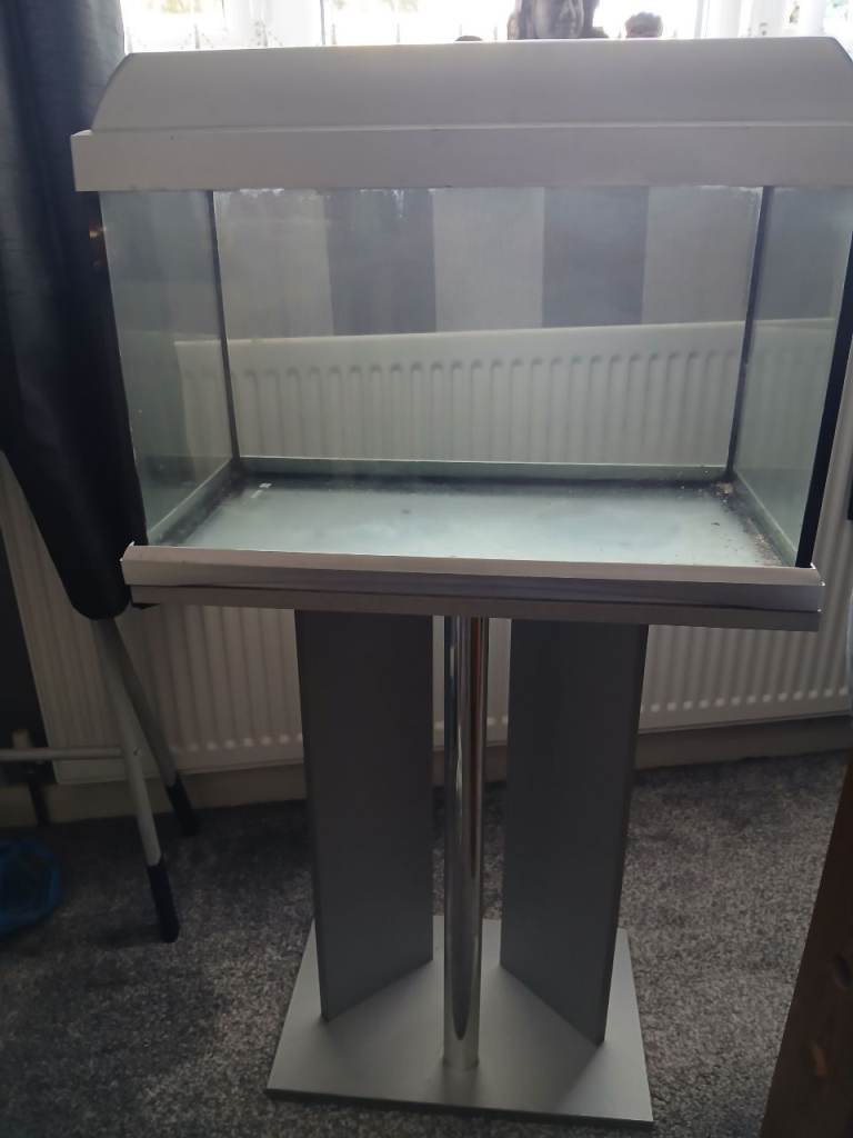 Glass fish tank with lid and stand