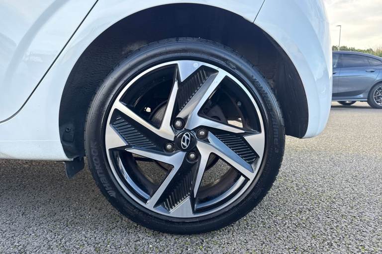 2024 Hyundai i10 1.2 Premium Euro 6 (s/s) 5dr Hatchback PETROL Manual