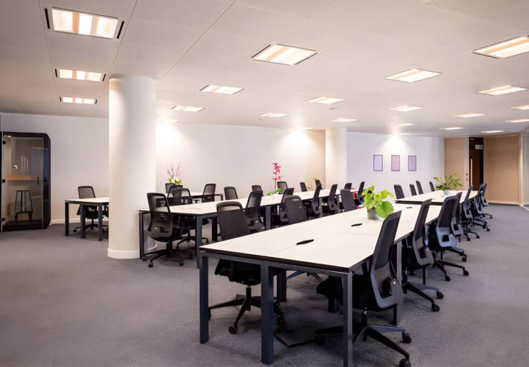 Furnished offices to rent in *Monument*. Office Spaces for 3 to 50 desks EC4