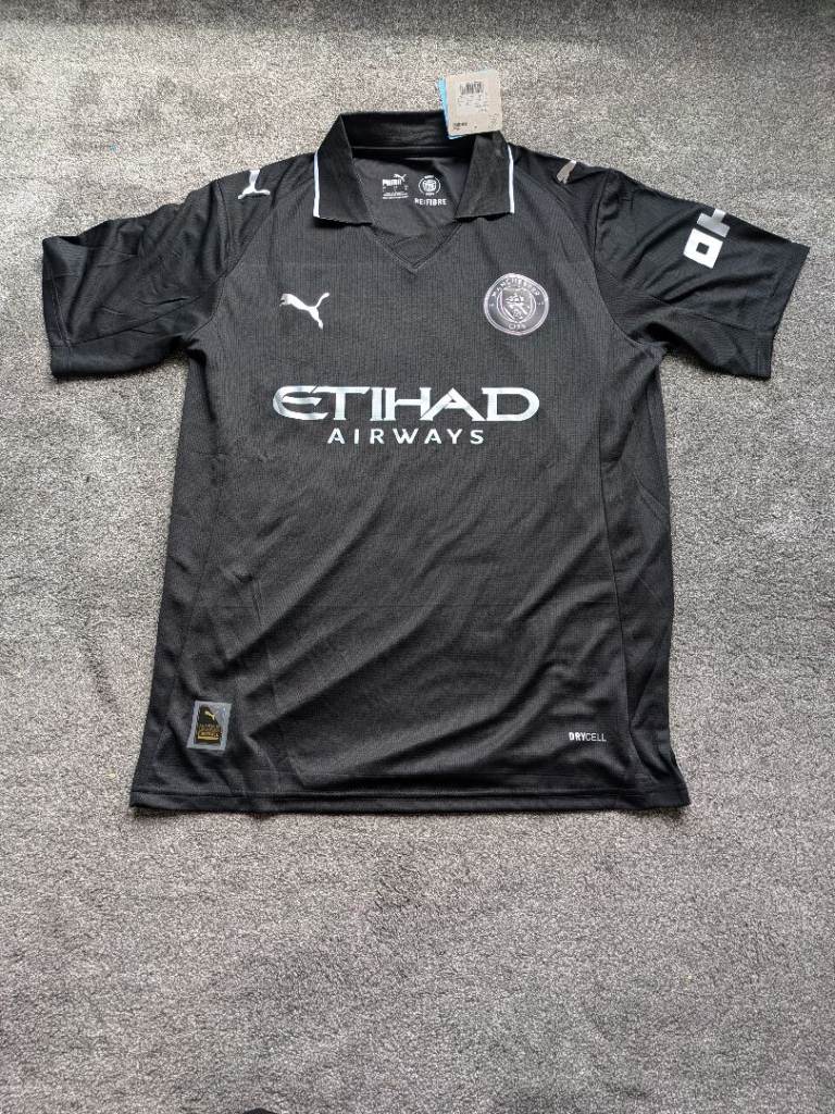 Manchester City 25/26 football jersey size large 