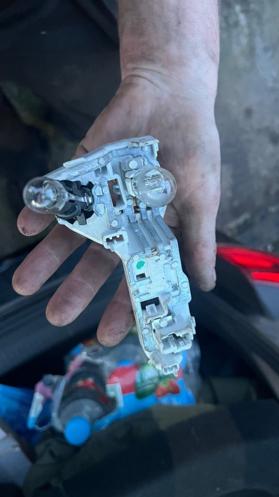 Golf MK7 WANTED** inner bulb carrier 