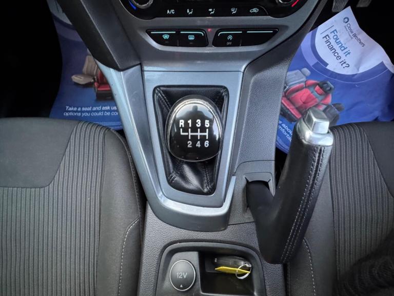 2013 Ford Focus 1.0 125 EcoBoost Titanium Navigator 5dr HATCHBACK PETROL Manual