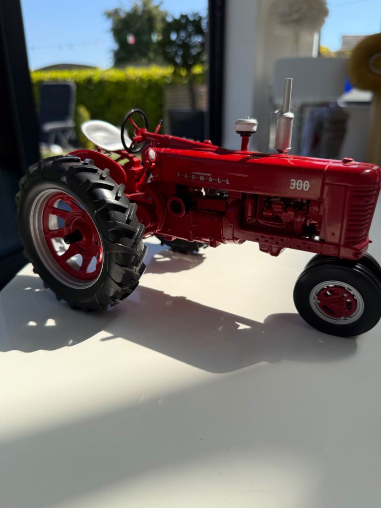 1/16 Speccast International harvest farmall 300 vintage gas tractor boxed rare
