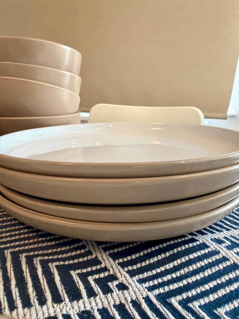 16-Piece Stoneware Dinner Set – brown/Mud colour