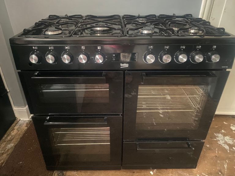 BEKO 7 Burner Gas Cooker Like New!