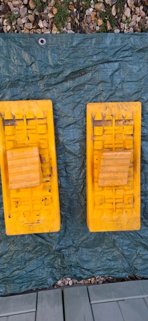 Caravan ramps and chocks