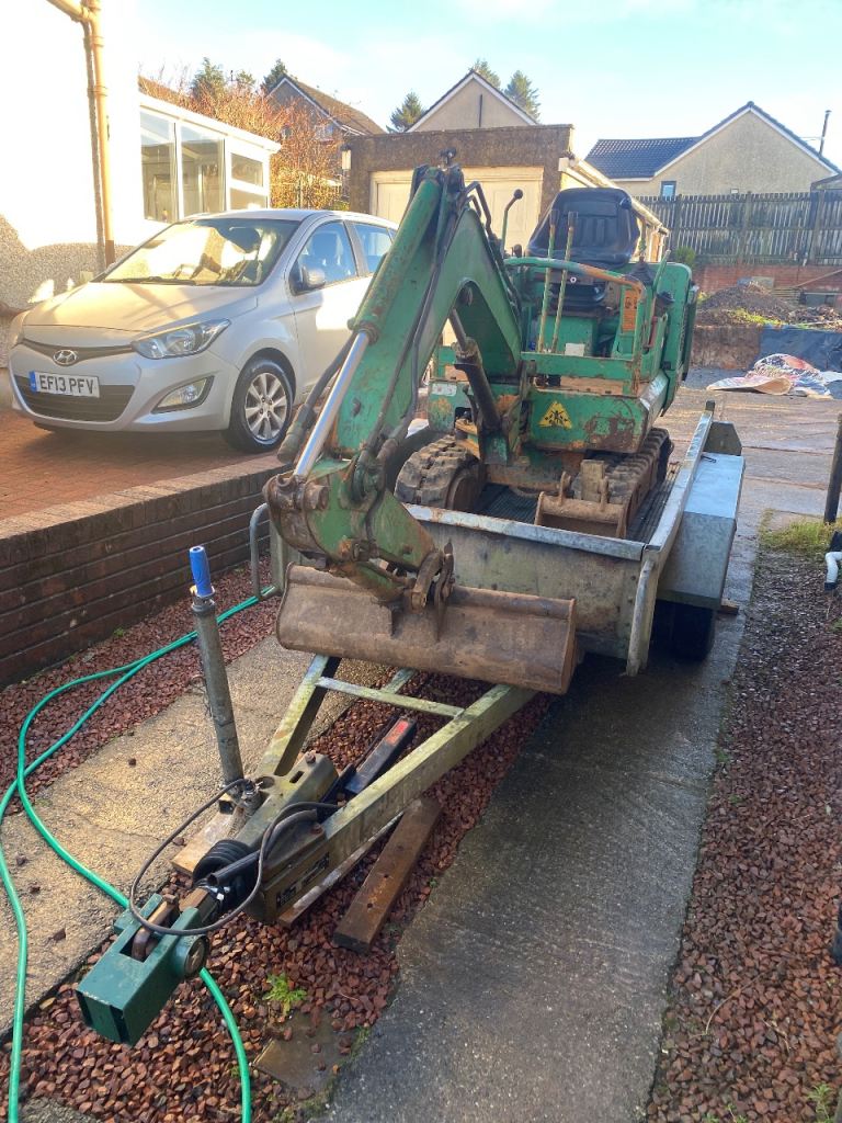 Case 1.8 ton mini excavator / digger