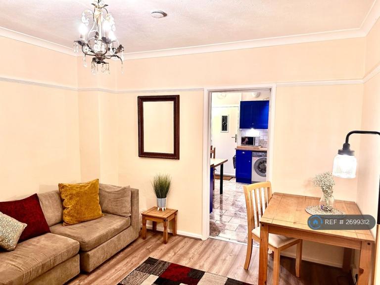 3 bedroom house in Tom Shepley Street, Hyde, SK14 (3 bed) (#2699312)