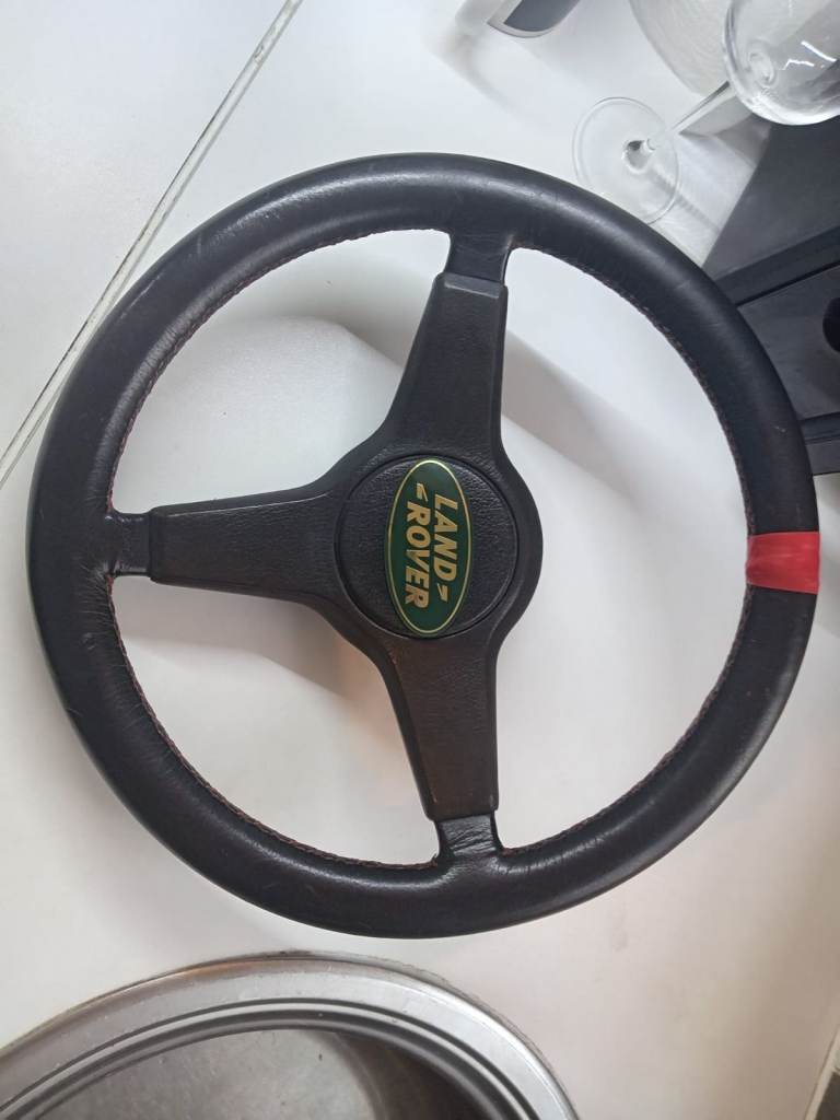 Land Rover Defender (Classic 1996-2016) leather steering wheel 14 inch.