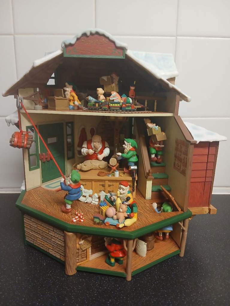 Enesco 90's Christmas display 