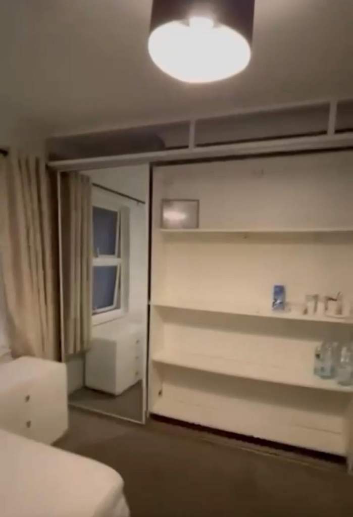 Double Room En-suite (separate bathroom & toilet)