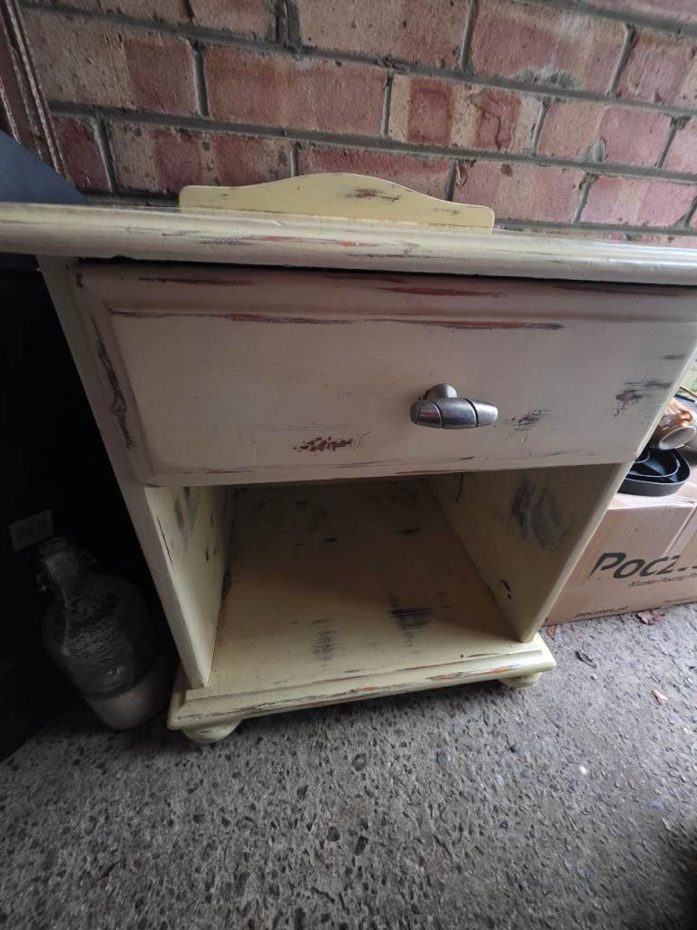 Free bedside table x1