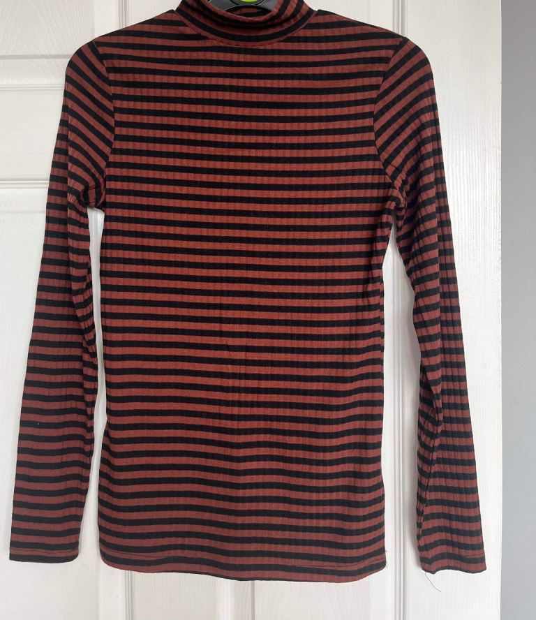 Size XS (6/8) striped ribbed top, excellent condition £3. Tqy or can