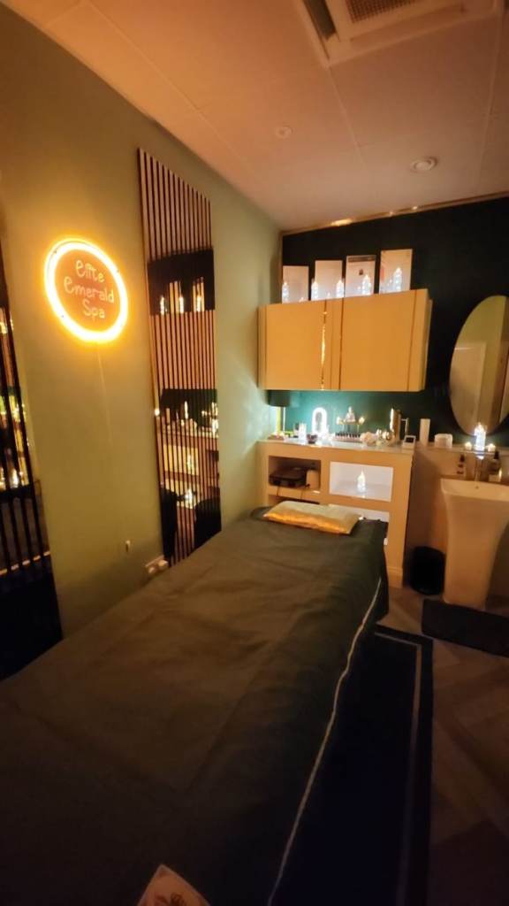 Professional massage- Elite Emerald Spa in Chiswick High Road 