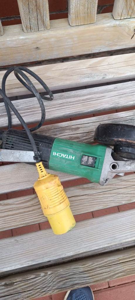 Angle grinder and jig saw 