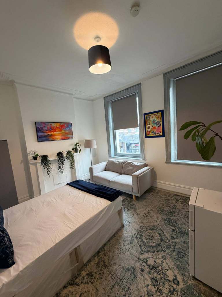 Furnished studio Flat in West hampstead(NW6)