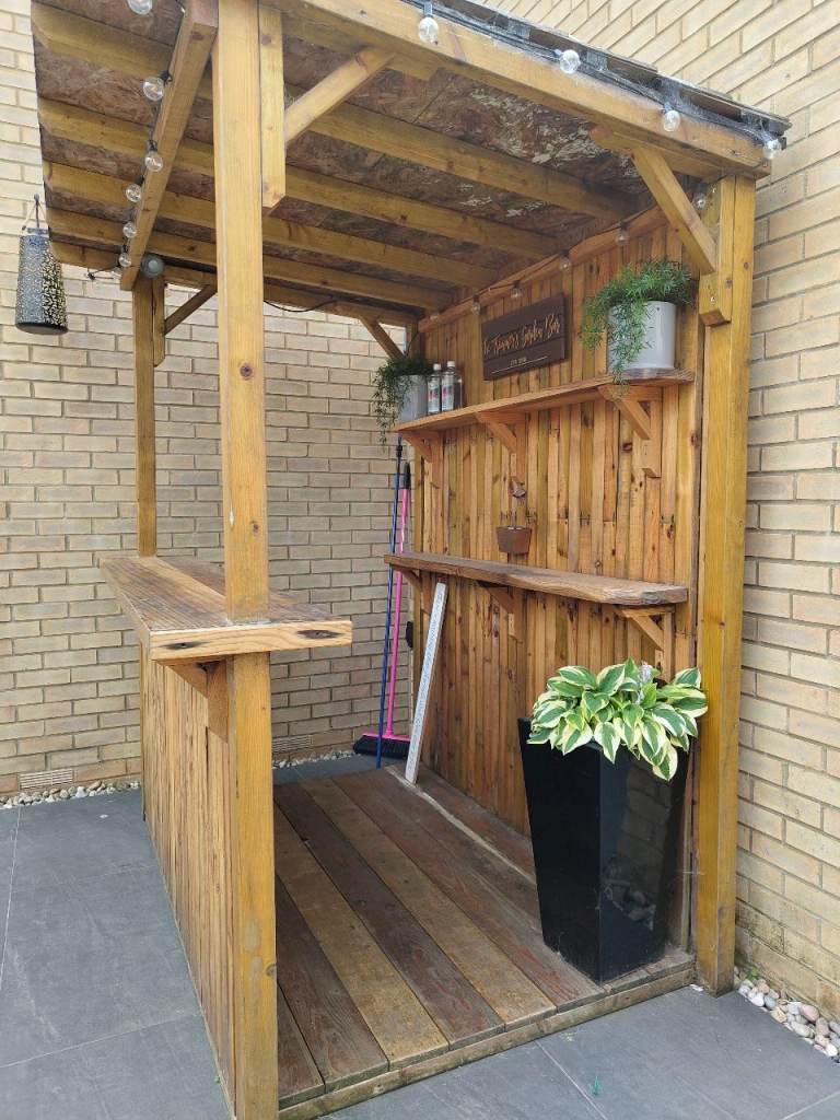 Garden Bar with Shelving – Good Condition Wooden Patio Bar
