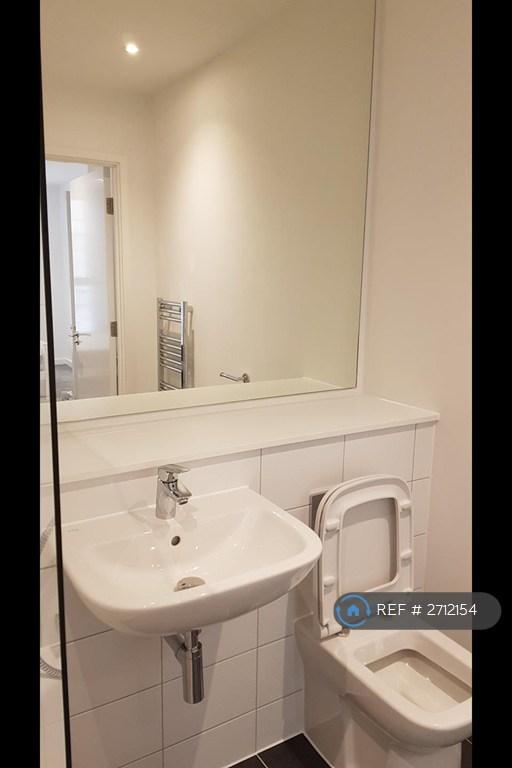 2 bedroom flat in Wharf End, Trafford Park, Manchester, M17 (2 bed) (#2712154)