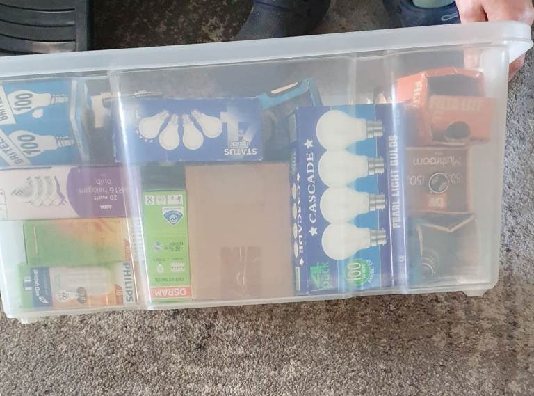 Assorted light bulbs 
