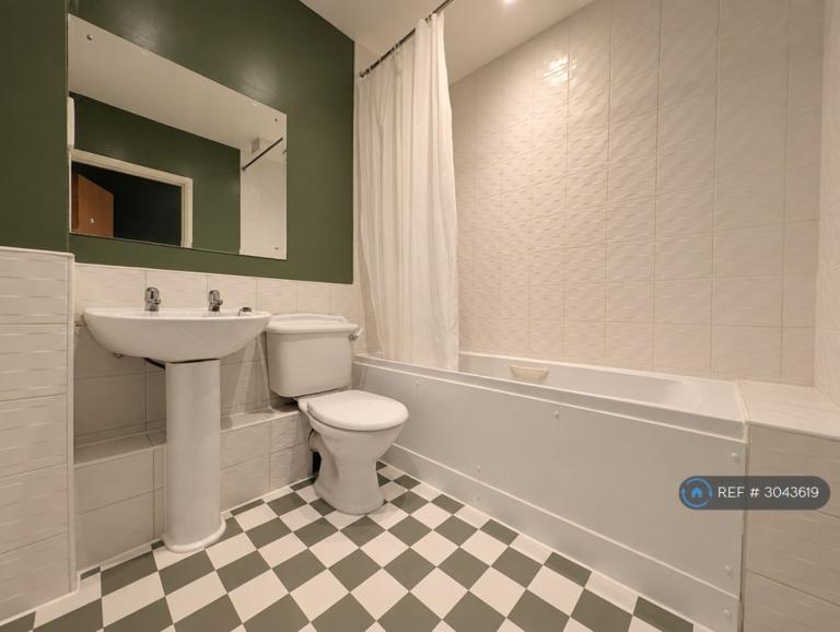 3 bedroom flat in George Roche Road, Canterbury, CT1 (3 bed) (#3043619)