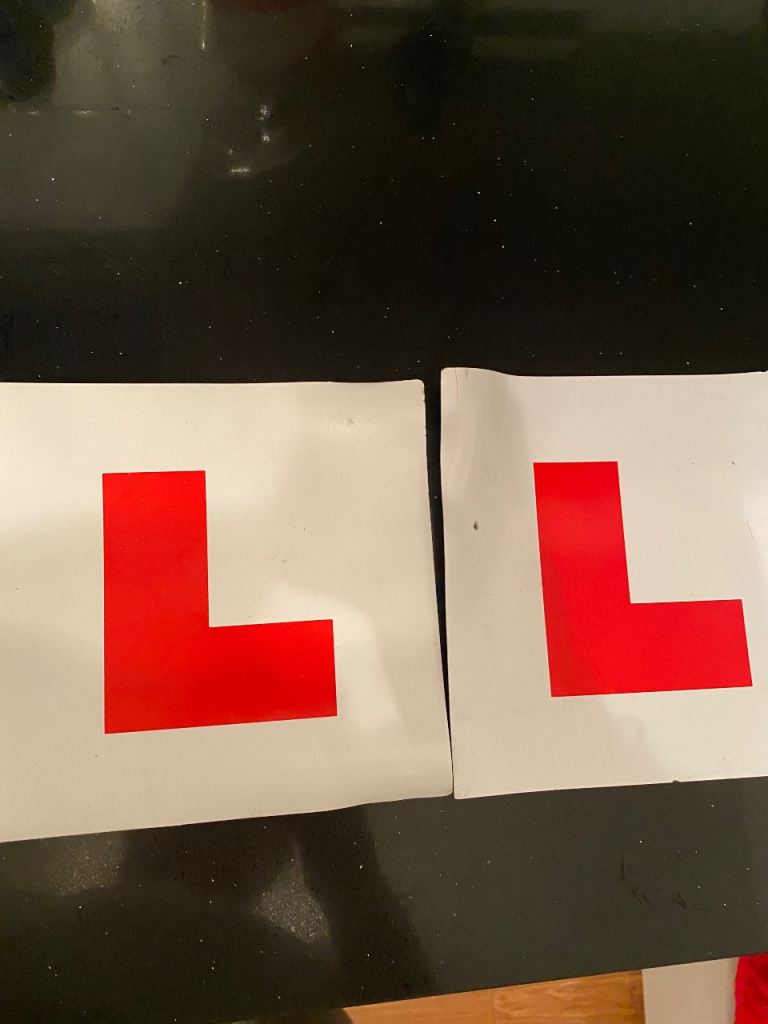 Magnetic “L” plates pair 