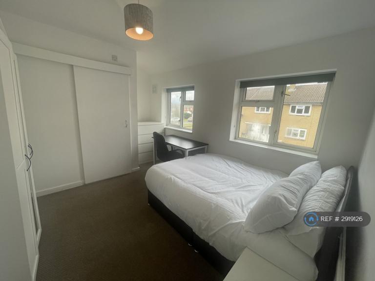1 bedroom in Badgers Close, Stevenage, SG1 (#2919126)