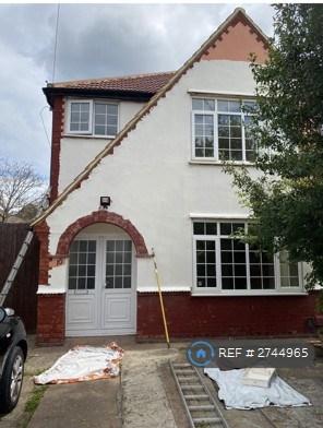 4 bedroom house in The Close, Isleworth, TW7 (4 bed) (#2744965)